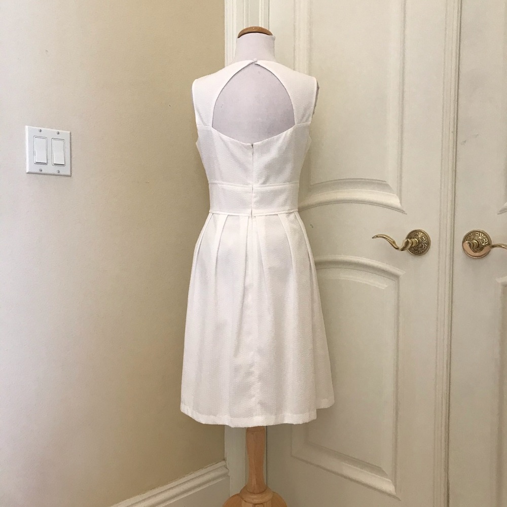 NWOT London Times white dress with thick floral lace neckline details